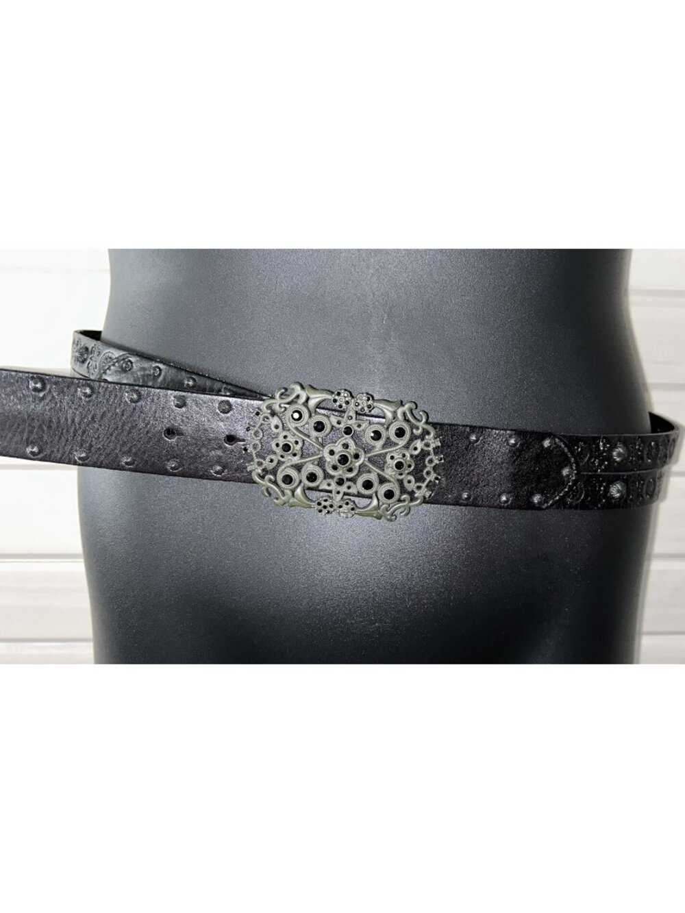 Fossil Sz MEDIUM Black Leather Tooled Belt Studs BT3038001 Victorian Buckle EUC
